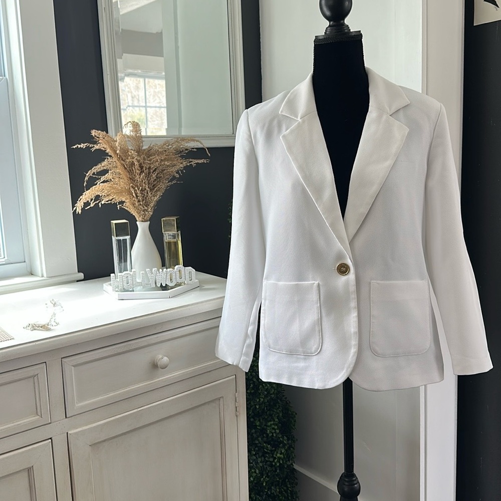 BROWNSTONE STUDIO Women's White Blazer w/gold button